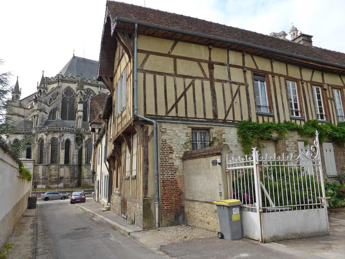 Le Papillon De La Cathedrale - Calme - Jardin - Wifi Apartment Troyes Exterior photo